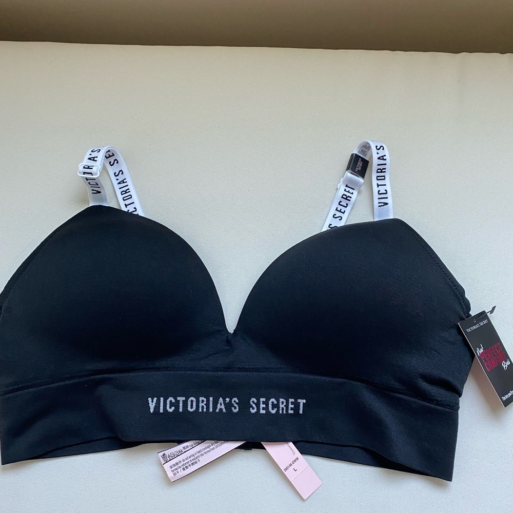 Lined wireless bra.